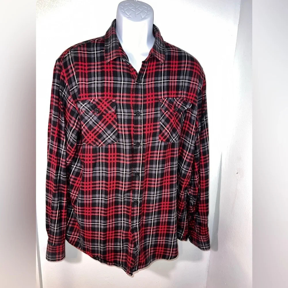 Retrofit,XL, long sleeve button front,flap chest pockets, plaid flannel‎ shirt